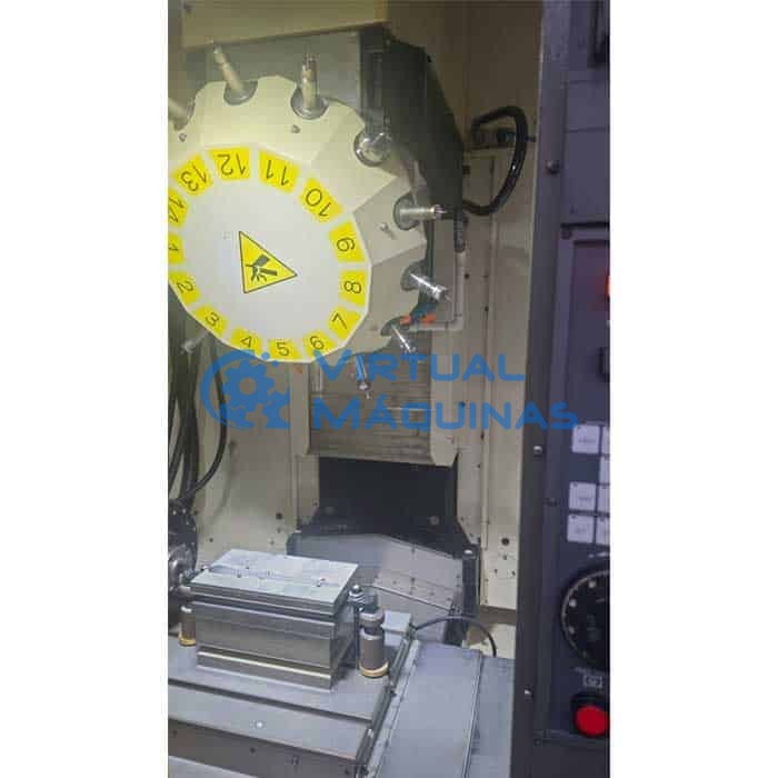 Centro De Furação E Rosqueamento Com Quarto Eixo Fanuc Robodril